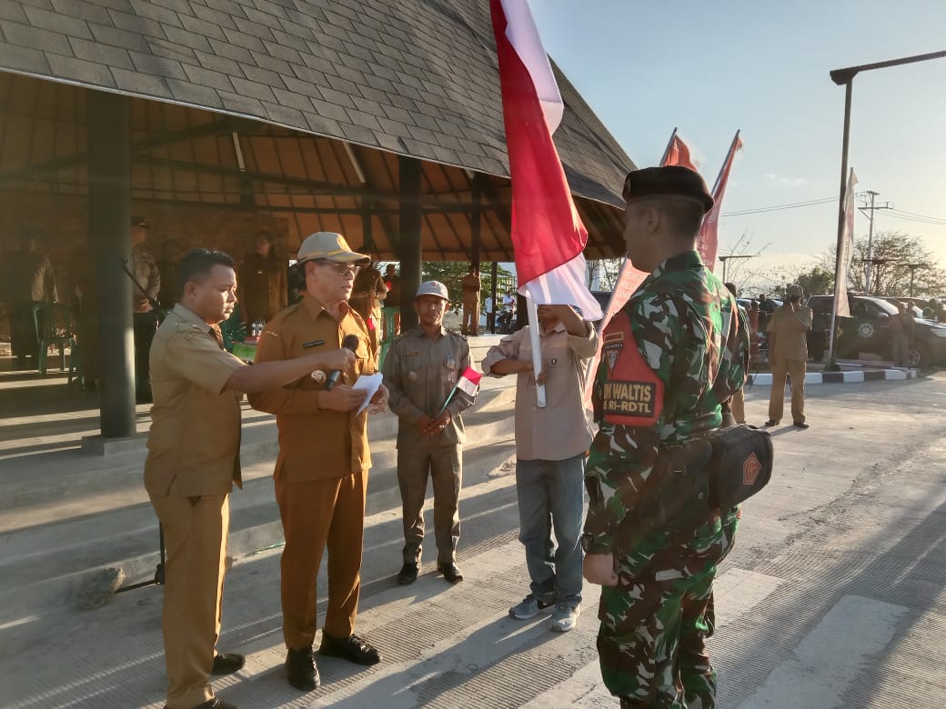 Bupati TTU Pimpin Pengibaran Bendera Merah Putih di Kompleks PLBN Napan