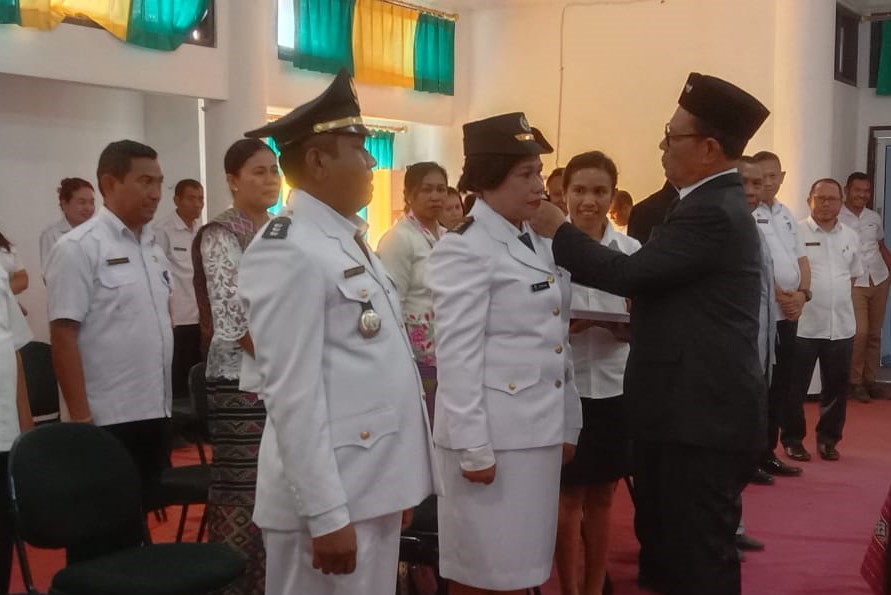Bupati TTU Lantik Pejabat Administrator Lingkup Pemerintah Daerah Kabupaten Timor Tengah Utara