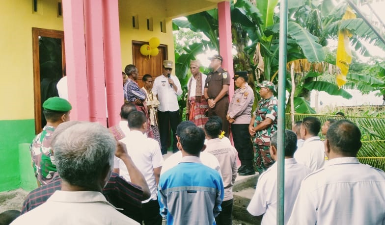 Bupati TTU Resmikan Sekaligus Serahkan Kunci Rumah Program Tekun Melayani Plus di Desa Sapaen