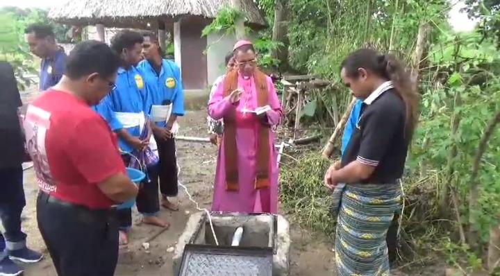 Uskup Atambua Dominikus Saku, Pr Resmikan Sumur Bor di Bikomi Selatan