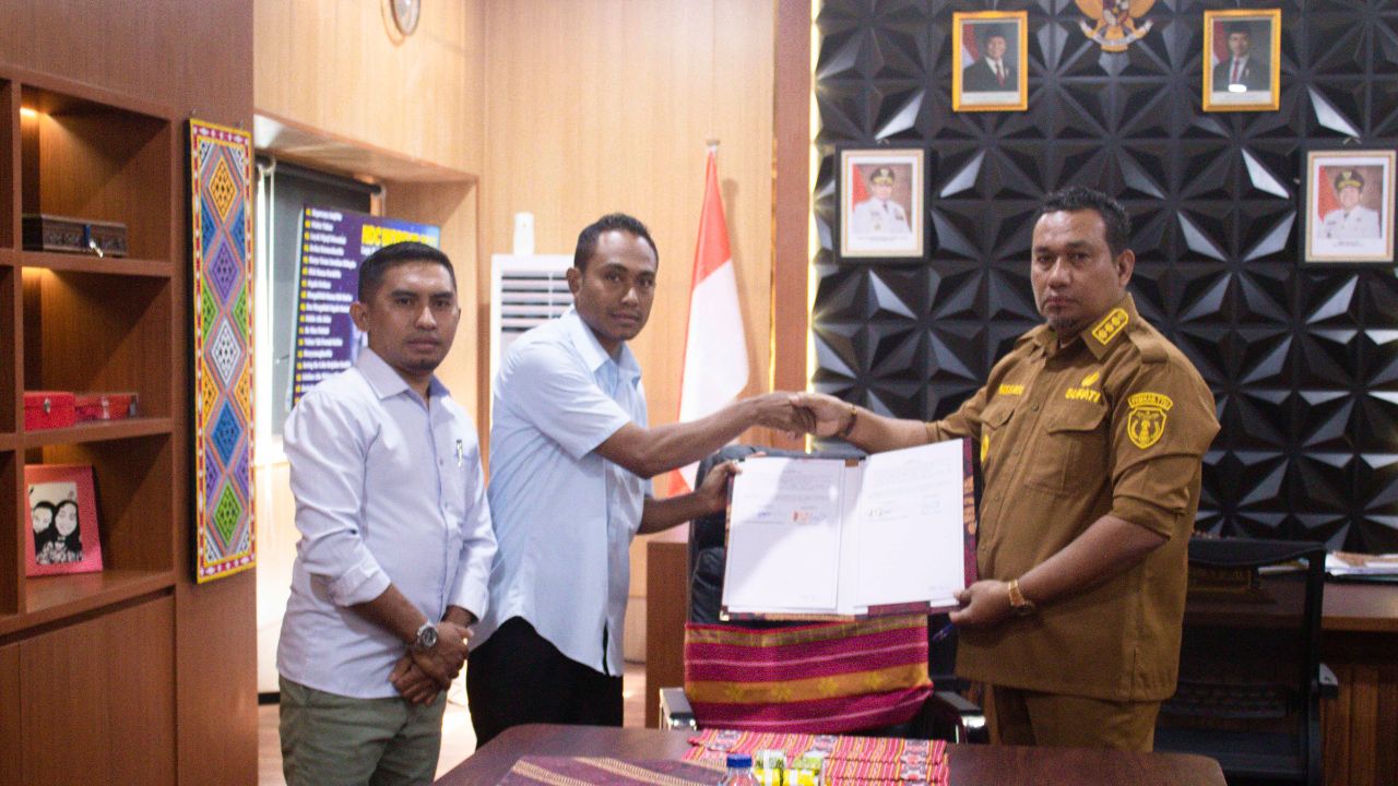 Bupati TTU Lakukan Penandatanganan MoU dan PKS Terkait Pengelolaan RSPD TTU 95,8 MHz dan TV Biinmaffo