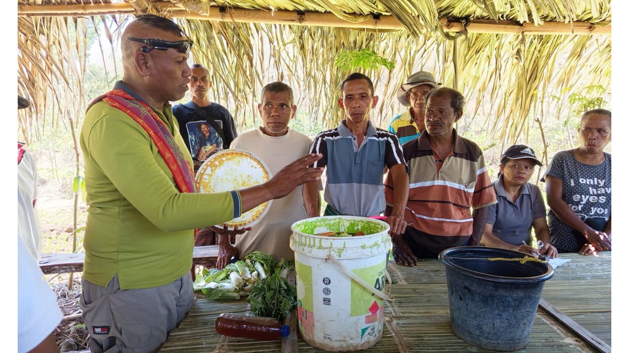 Dinas Pertanian TTU Gencarkan Inovasi Organik, Enam Poktan di Biboki Selatan Belajar Olah Eco Enzyme dan Biosaka