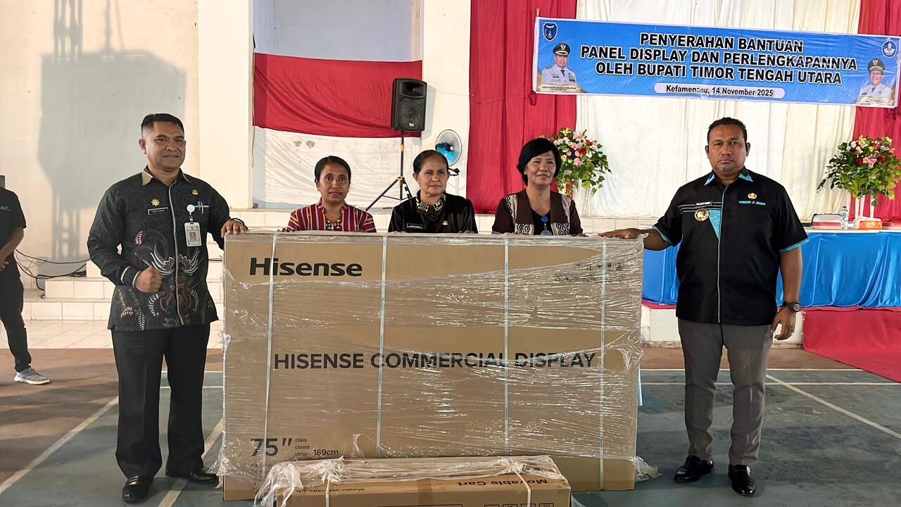 Bupati TTU Serahkan Bantuan Panel Display untuk TK/PAUD dan SD se-Kabupaten TTU