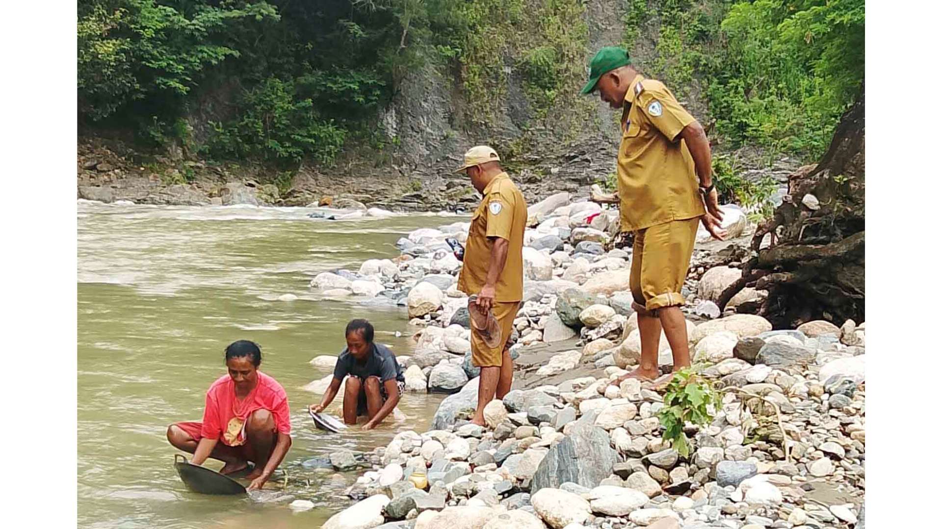 Camat Miomaffo Barat Tinjau Aktivitas Tambang Emas di Kali Haulasi, Tegaskan Larangan Perusakan Lingkungan