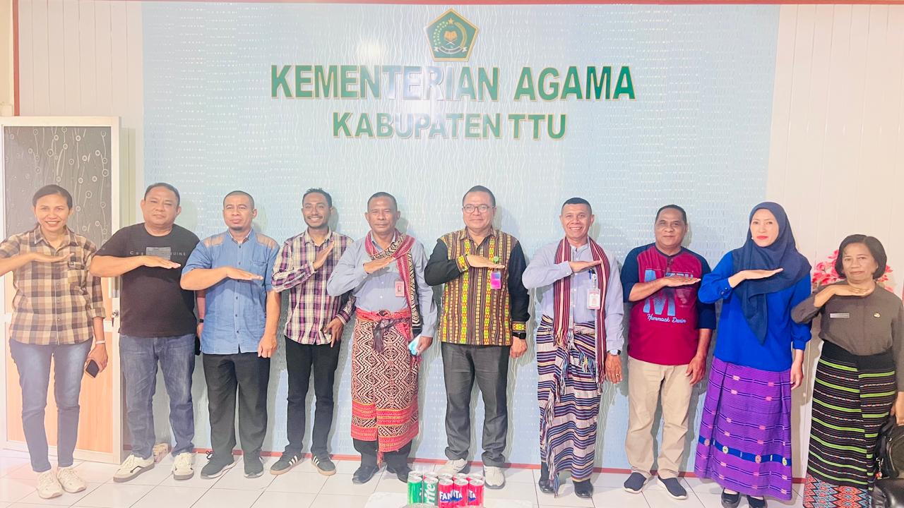 Kemenag TTU dan Kominfotik Teken PKS Penyiaran Mimbar Agama di RSPD TTU