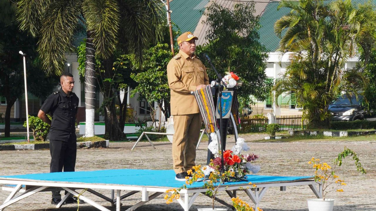 Bupati TTU Tekankan Disiplin ASN dan Optimalisasi Kinerja OPD Saat Pimpin Upacara Senin