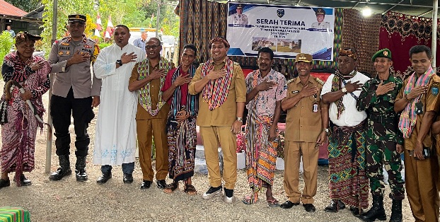 Bupati TTU Serahkan 2 Unit Rumah Layak Huni untuk Warga Desa Lanaus
