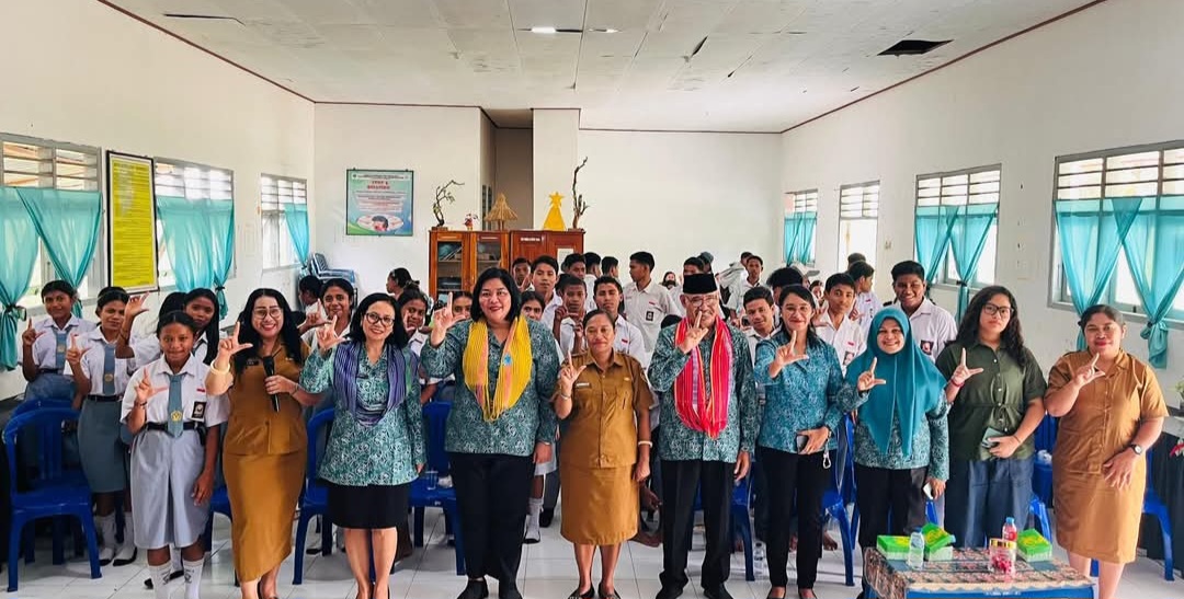 Ketua TP PKK TTU Edukasi Siswa SMA Negeri 3 Kefamenanu Tentang Bullying  dan Kekerasan Seksual