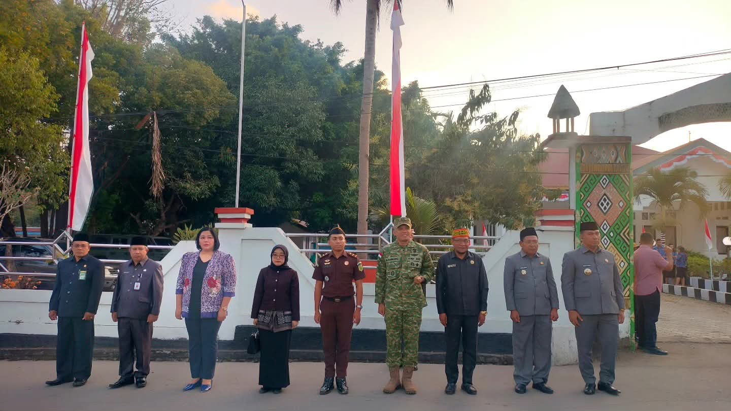 Bupati dan Wakil Bupati TTU Hadiri Pawai Obor HUT ke-81 RI, Taptu Semarakkan Semangat Kemerdekaan