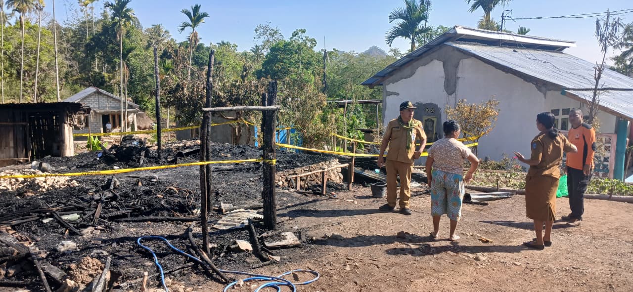 Gerak Cepat Tangani Dampak Kebakaran di Fatunisuan, Pemda TTU Salurkan Bantuan bagi Keluarga Korban